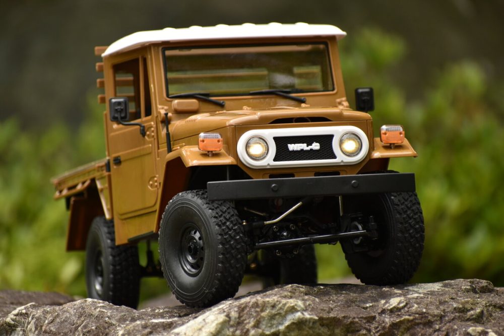 悪路でこそ遊びたいアウトドアラジコン」人気のC44が完成済みRCカーで