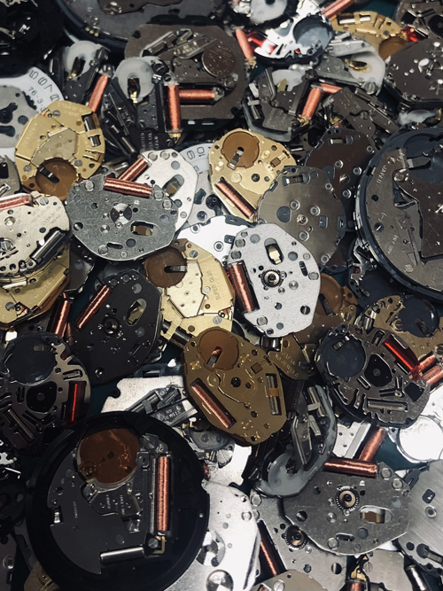 廃棄予定の腕時計が見事なアートに生まれ変わる！【MonoMaxが注目する