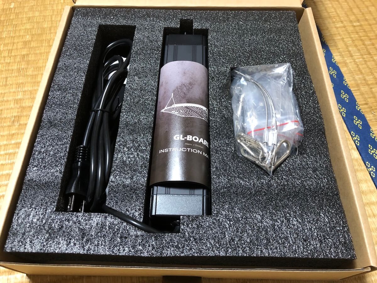 季節ごとに調光できる暖色系パネルライト『GL-BOARD5000』 | 斑入り