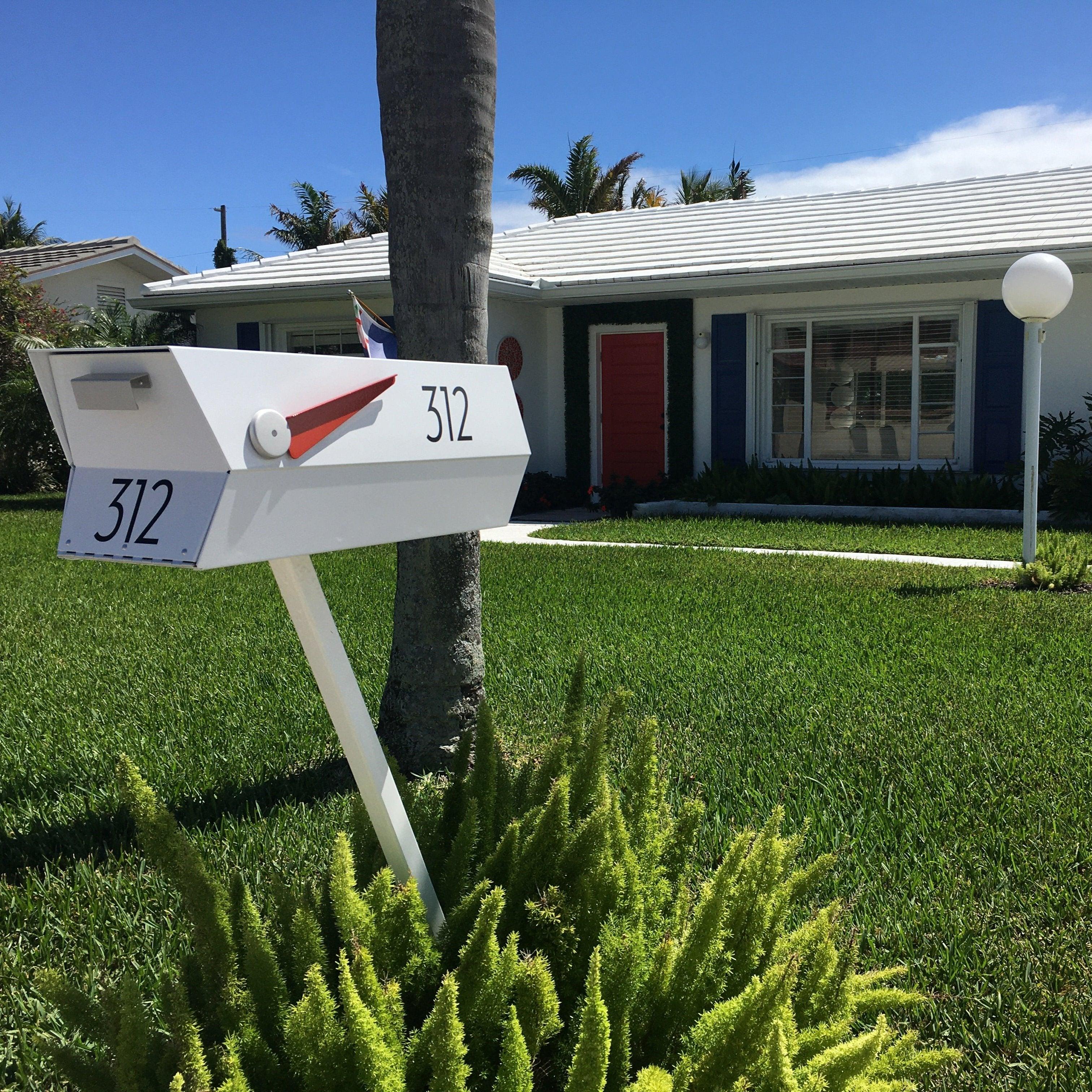 The Modbox Mid-Century Modern Curbside Mailbox — Monochrome