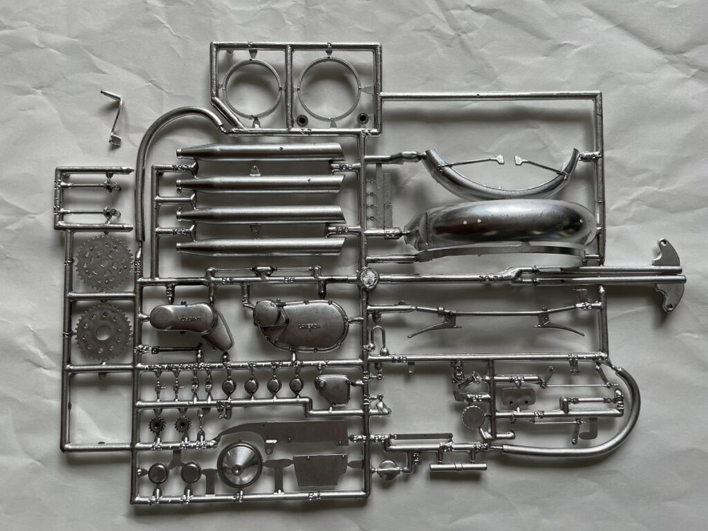 PROTAR 1/9 LAVERDA 750SF '71（その1） – MOTO MODELLINO