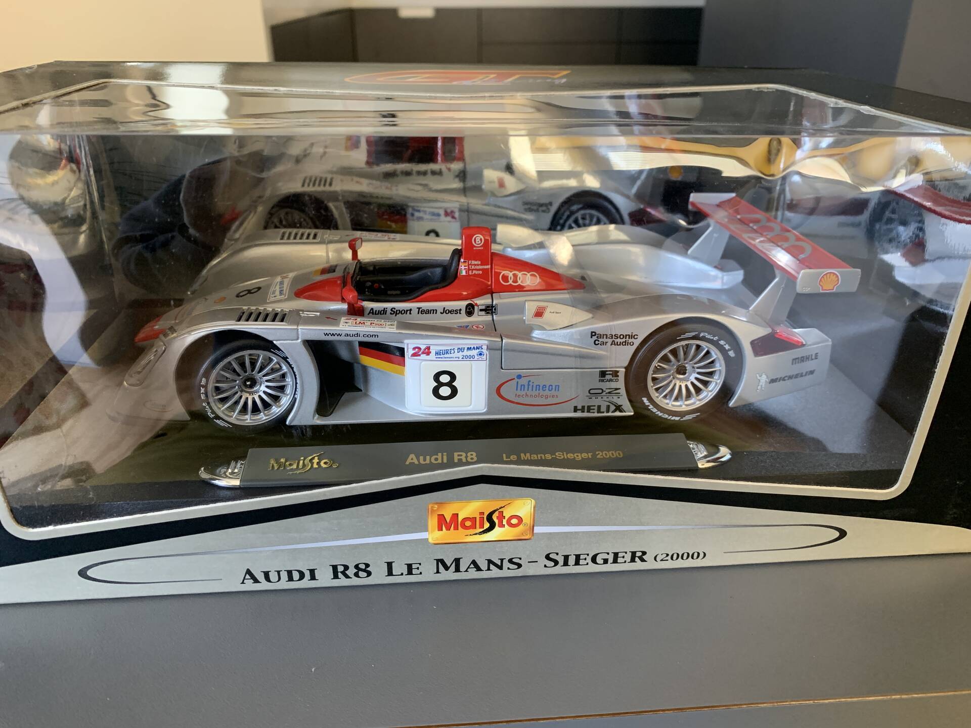 MAISTO Audi R8 Le Mans 2000 - 1:18 | modelbazar.sk
