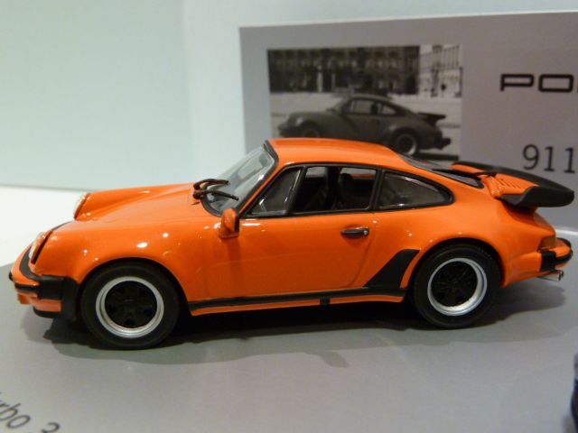 Porsche 911 Turbo Orange / Brown 1:43 WAP020SET25 MINICHAMPS