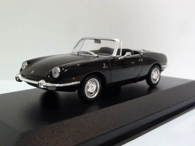 Fiat 850 Sport Spider Black 1:43 940121231 MAXICHAMPS diecast