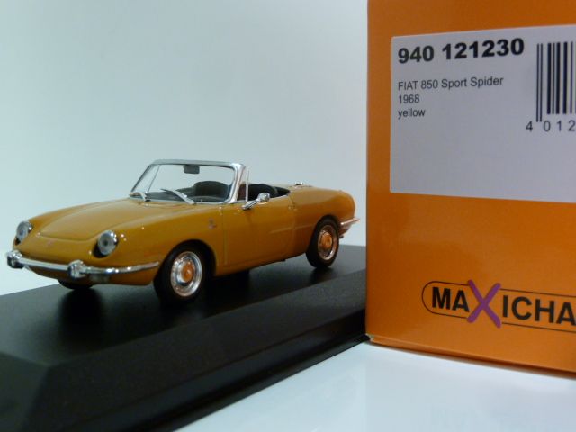 Fiat 850 Sport Spider Ochre Yellow 1:43 940121230 MAXICHAMPS