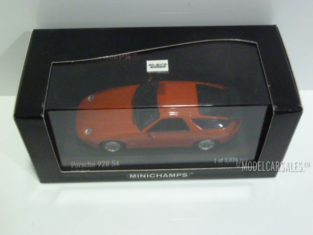 Porsche 928 S4 Guards (indisch) Red 1:43 400062421 MINICHAMPS