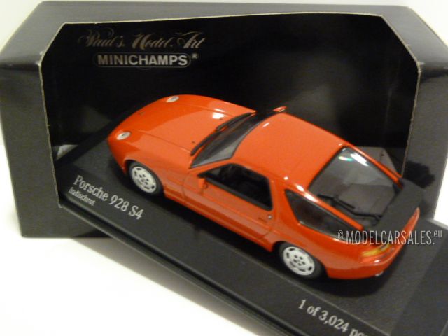 Porsche 928 S4 Guards (indisch) Red 1:43 400062421 MINICHAMPS