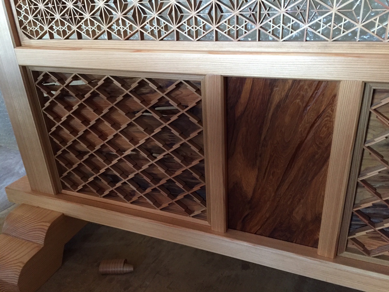 屋久杉（ヤクスギ） 衝立・腰板用 | 納入実績紹介 | 無垢材 | 高田製材所