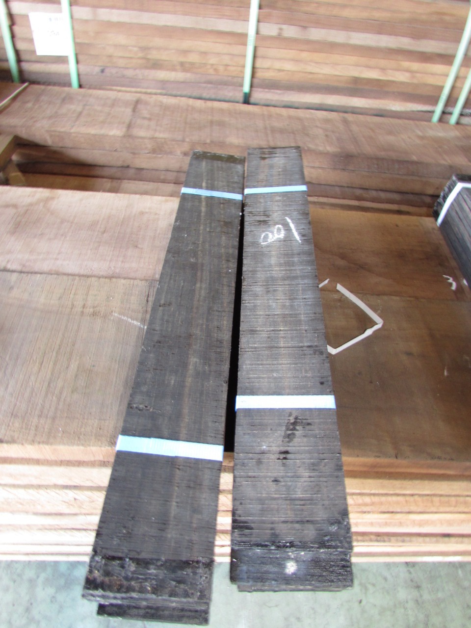 黒檀（コクタン） ギター指板用 | 納入実績紹介 | 無垢材 | 高田製材所