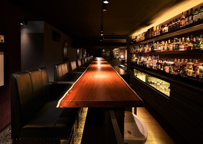 パオローズ BARカウンター | 一枚板 お取り引き実績 | 一枚板・天板