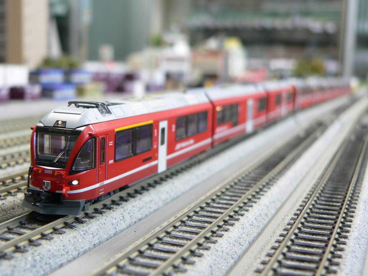 カトーのスイス型、レーティッシュ鉄道のベルニナ急行に室内灯を