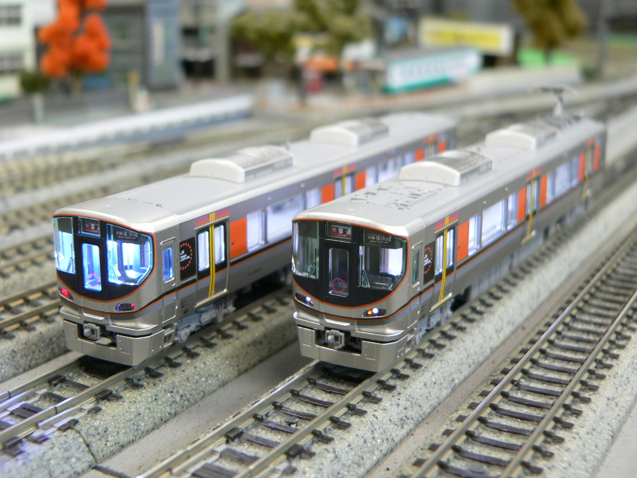 カトーの323系大阪環状線基本＆増結8両セットの車掌室灯＆室内灯