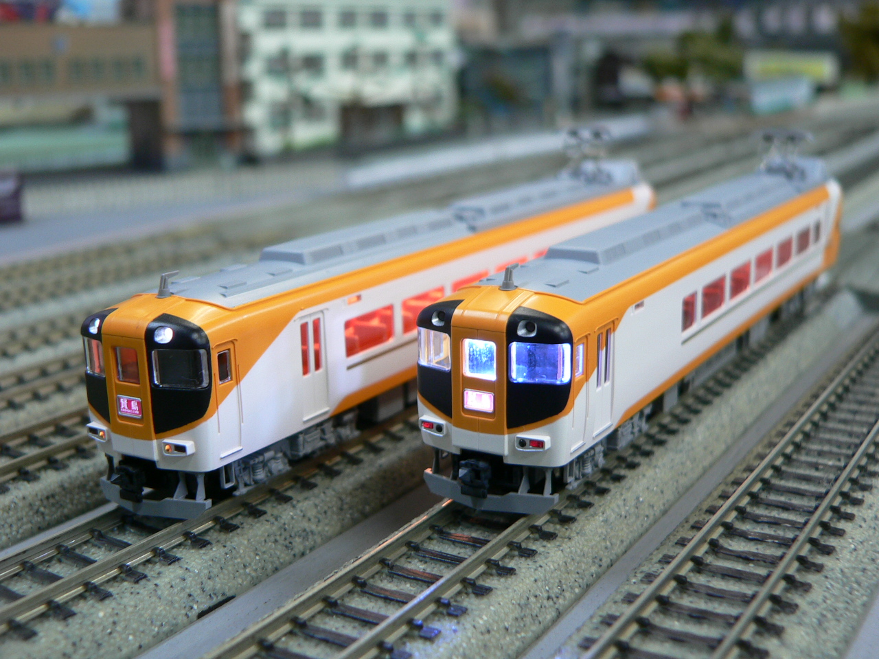 トミックスの近鉄30000系ビスタカー新塗装・喫煙室付4両セットの