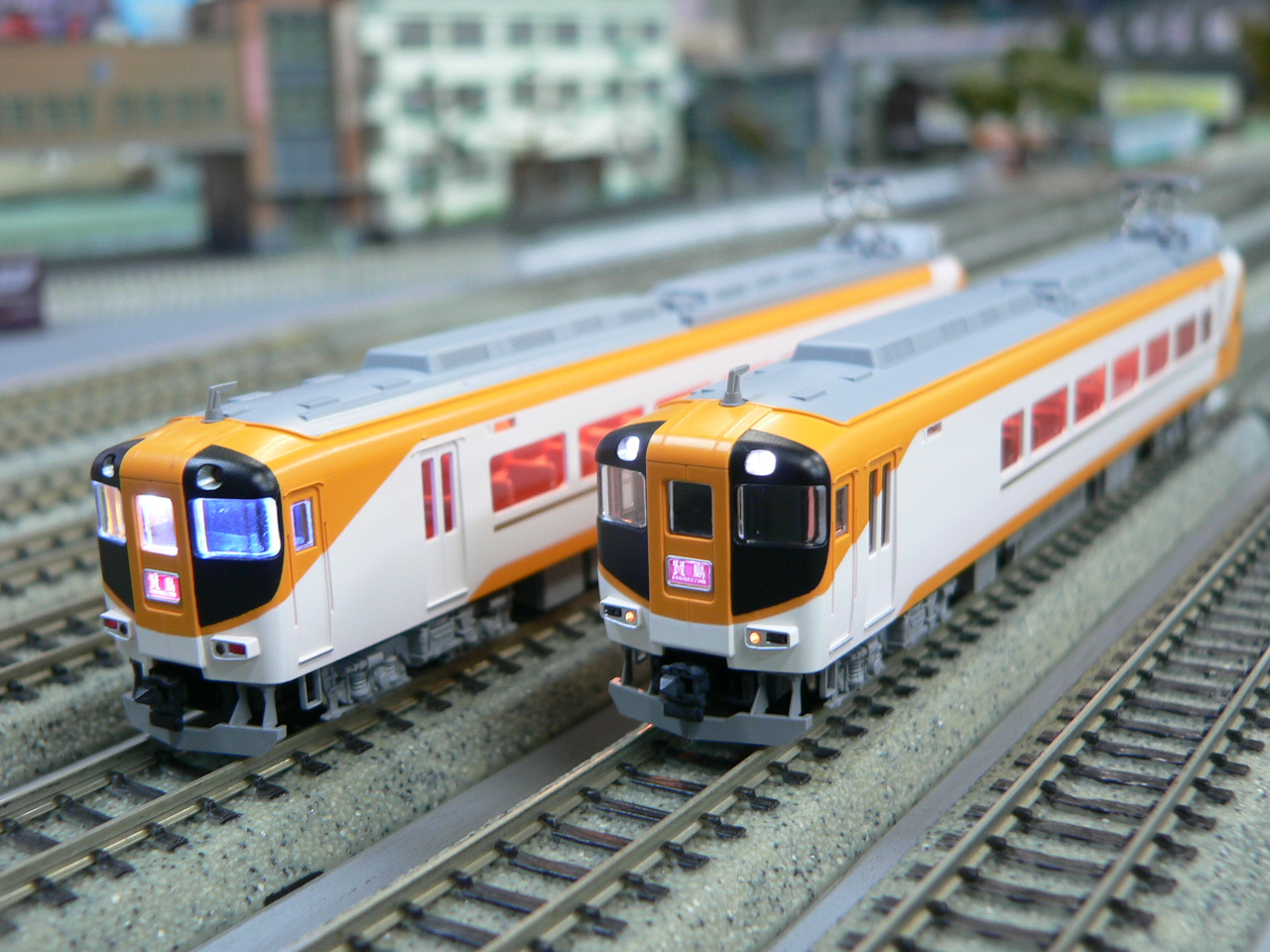 トミックスの近鉄30000系ビスタカー新塗装・喫煙室付4両セットの