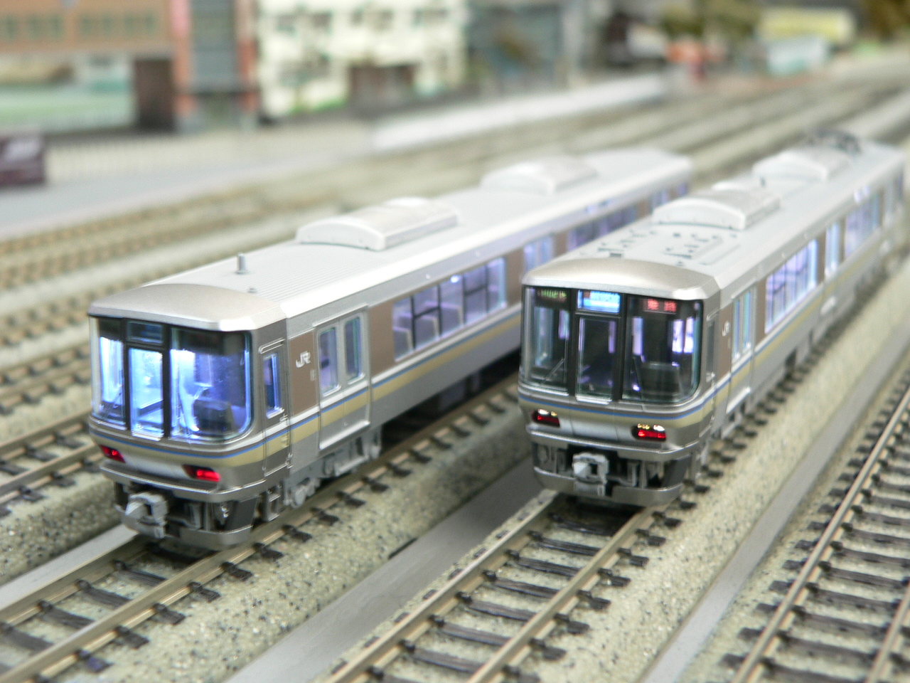 トミックスの223系2000番台の基本＆増結8両セットの車掌室灯