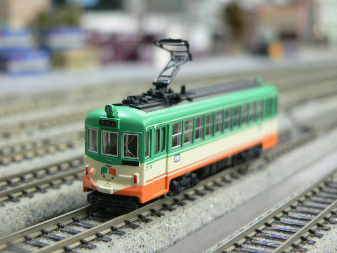 トミーテックの鉄コレ、とさでん交通2000形新塗装のライトを点灯化