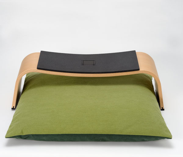 あぐらって案外疲れるから – agra stool（アグラ・スツール） – もらくらし