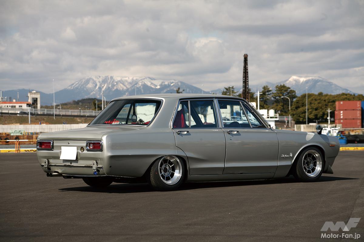 ノーマルっぽい絶妙な叩き出しフェンダー! ほどよく落ちた車高がシブい