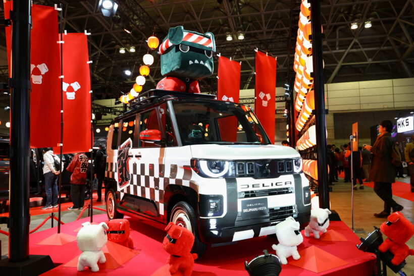 そのお面も欲しいです！ “デリカ祭り”の三菱自動車ブースは大人も