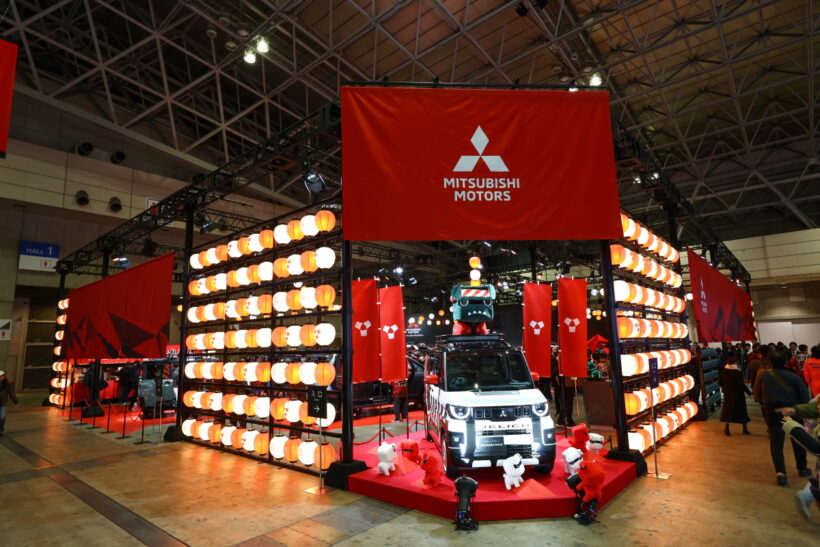 そのお面も欲しいです！ “デリカ祭り”の三菱自動車ブースは大人も