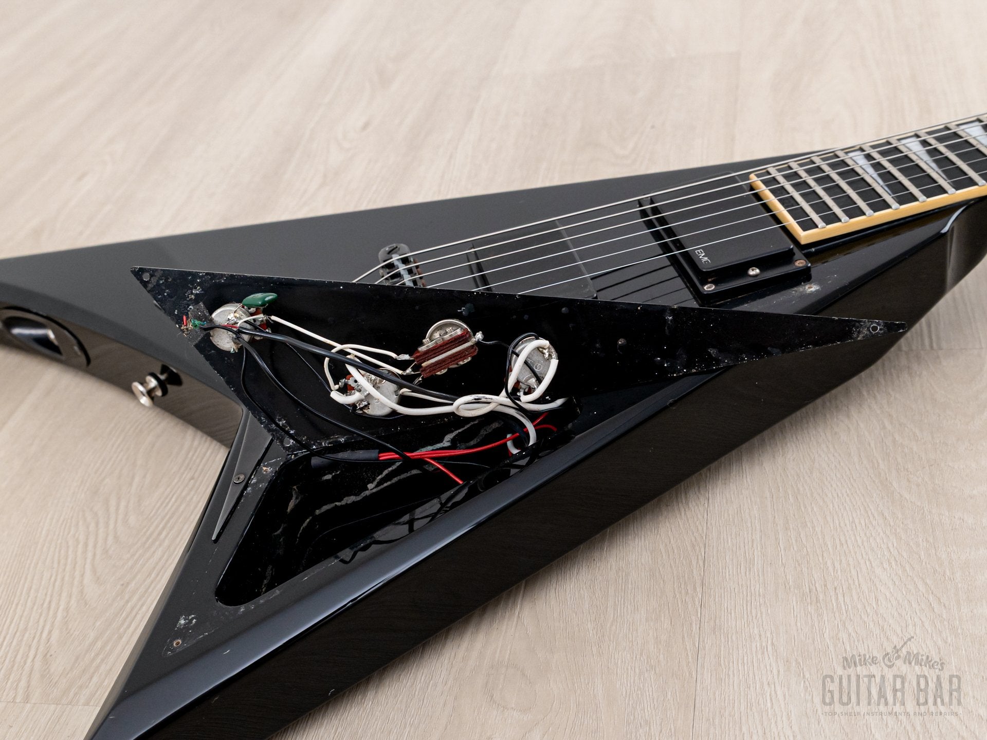 2006 Jackson Stars Randy Rhoads RR-J2BE Flying V Black w/ EMG & Case