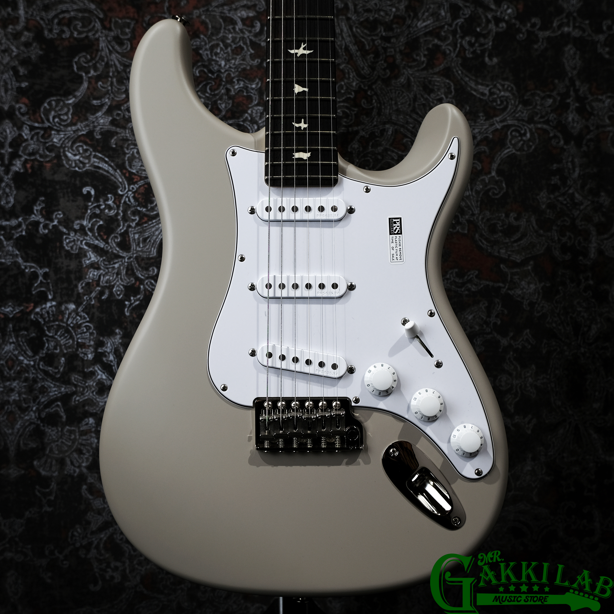 Silver Skyメイプル ラッカー ストラップ付