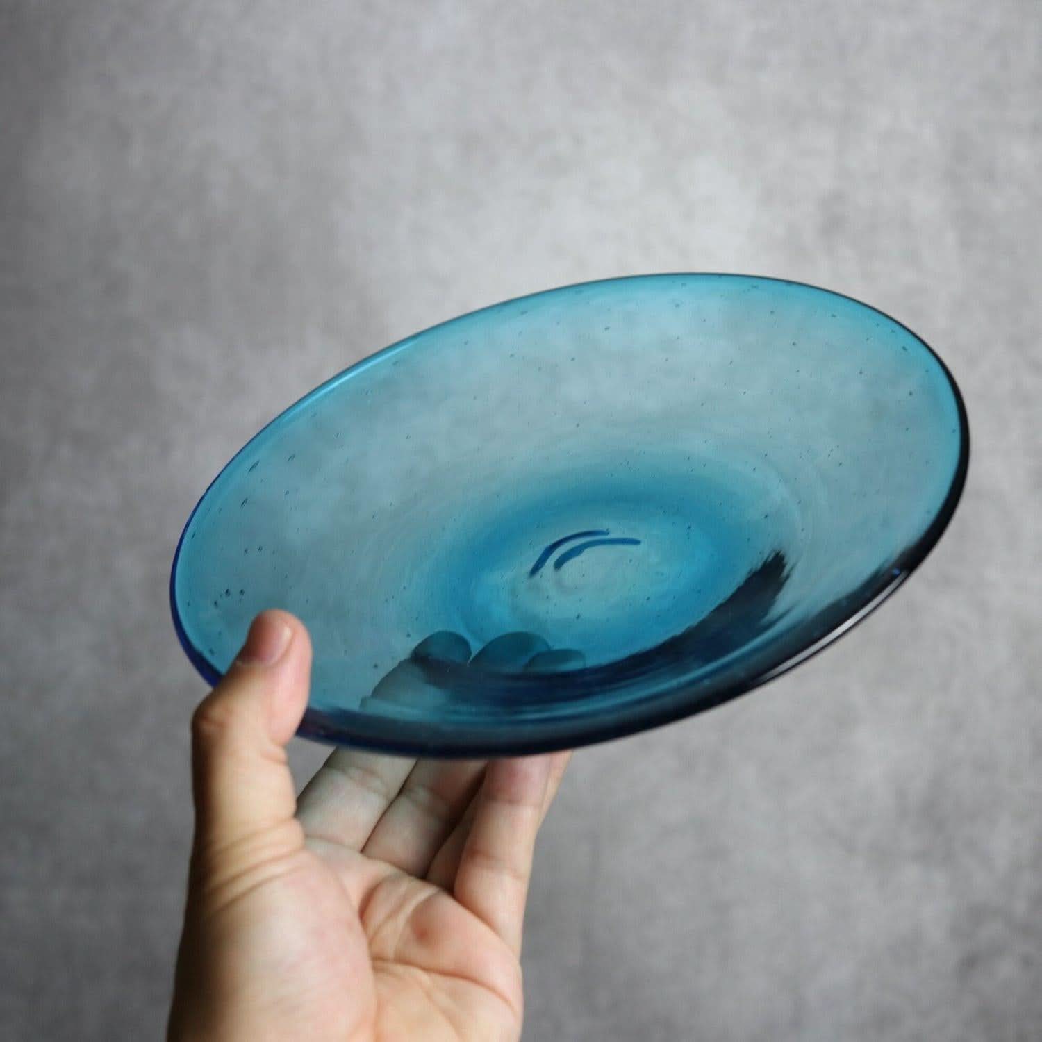 気泡皿 Mサイズ 水色 琉球ガラス ガラス工房清天｜ガラス工房 清天