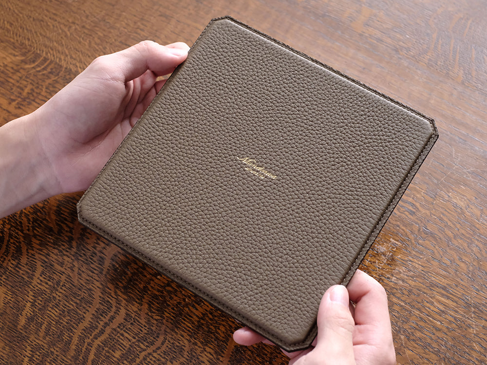 限定】本革マウスパッド “MP500”/トリヨンラグーン – munekawa