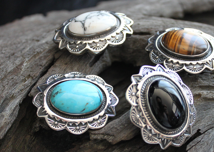 コンチョ専門店が作る、バイカーズウォレットによく似合う本格派の