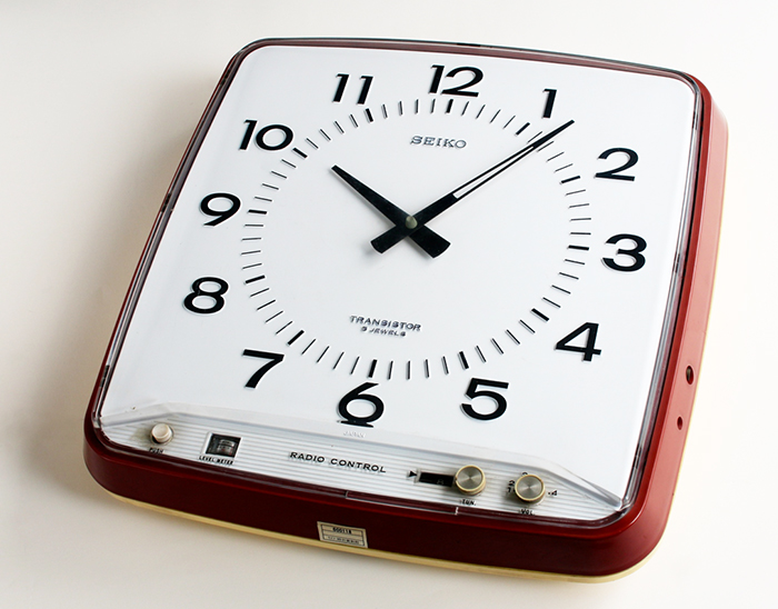 Radio-Controlled Transistor Pendulum Clock | Seiko Clocks | THE