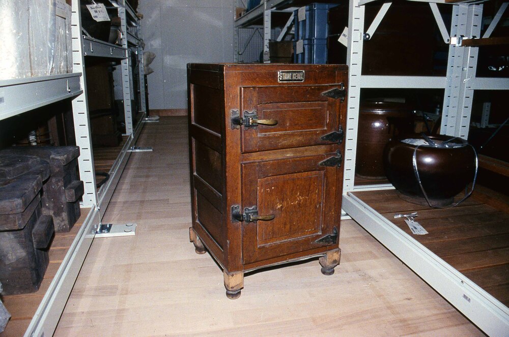 氷式冷蔵庫 二段式 | ToMuCo - Tokyo Museum Collection