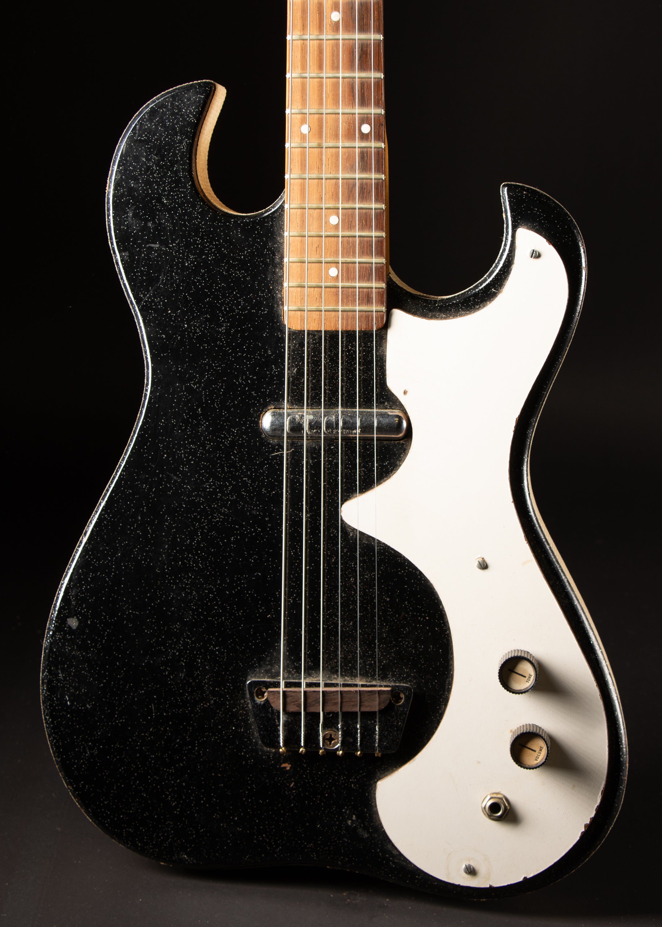 1960s Silvertone 1448 Black Sparkle w/amp case – Music City