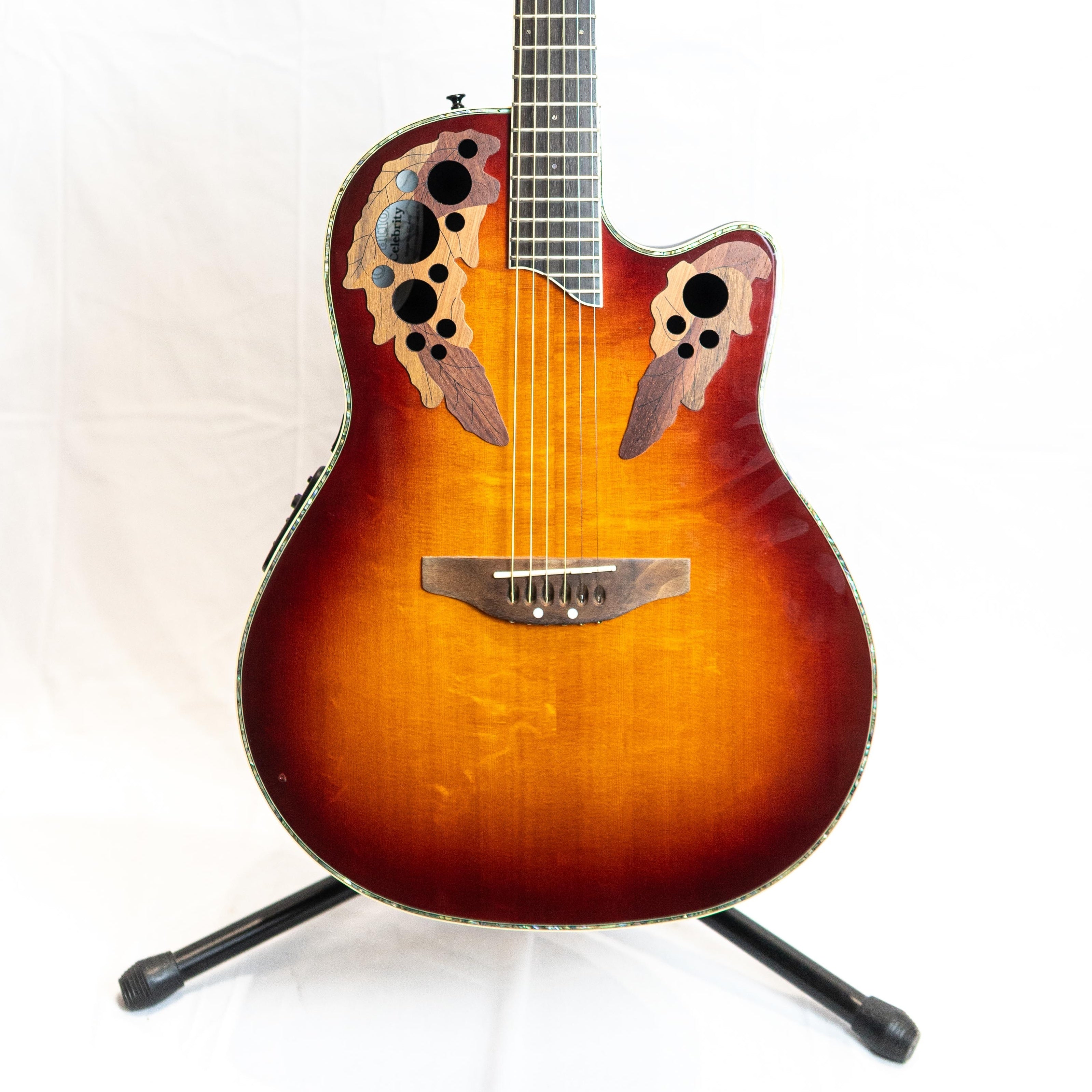 Ovation Celebrity CC44 Bowl Back Electro Acoustic + Hard Case (Pre