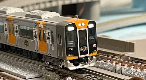 阪神 1000系 タイガース日本一ラッピングトレインが入線！ - 遅咲き