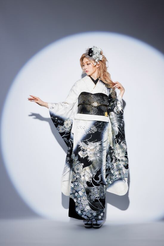 振袖レンタル専門店 スタジオブルームーンの振袖 /白色/黒色