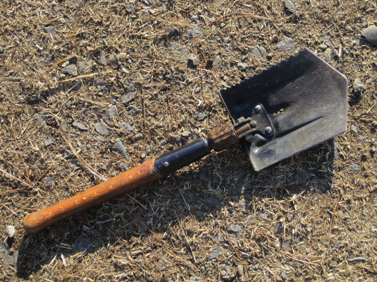 東ドイツ軍 携帯シャベル・UTV装備 (実物)│ナナシノミコト