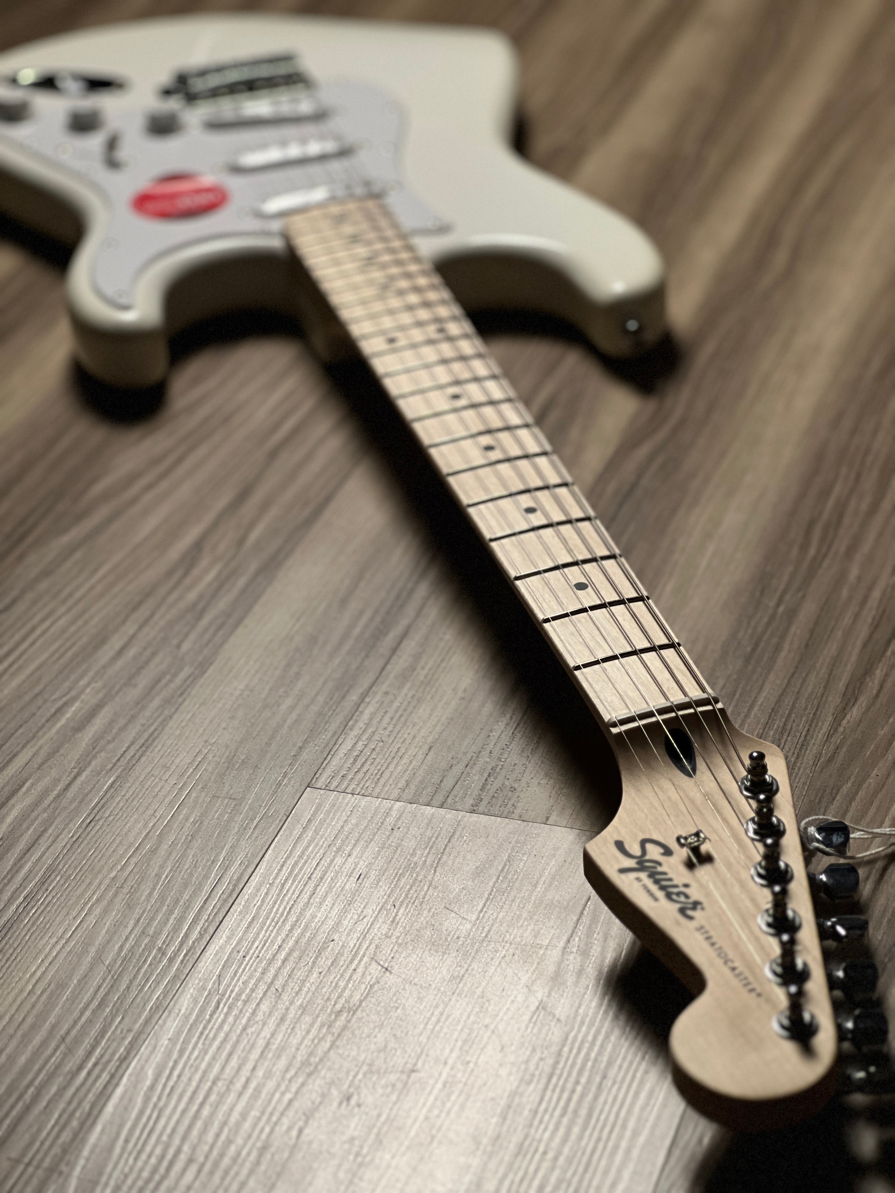 Squier FSR Sonic Stratocaster with White Pickguard and Maple FB in