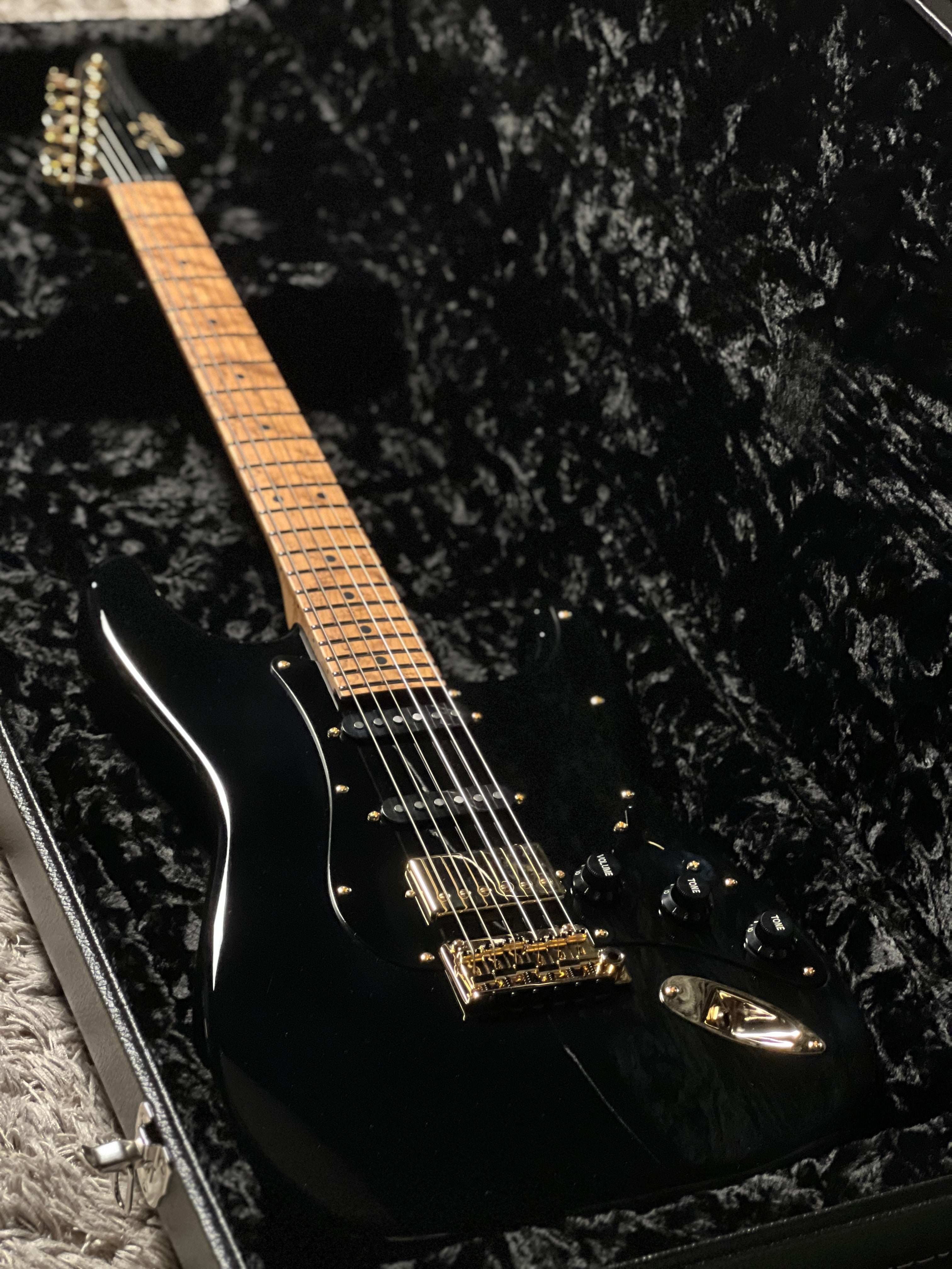 SUHR Mateus Asato Classic S in Black Gloss 83034 – nafiriguitar.com