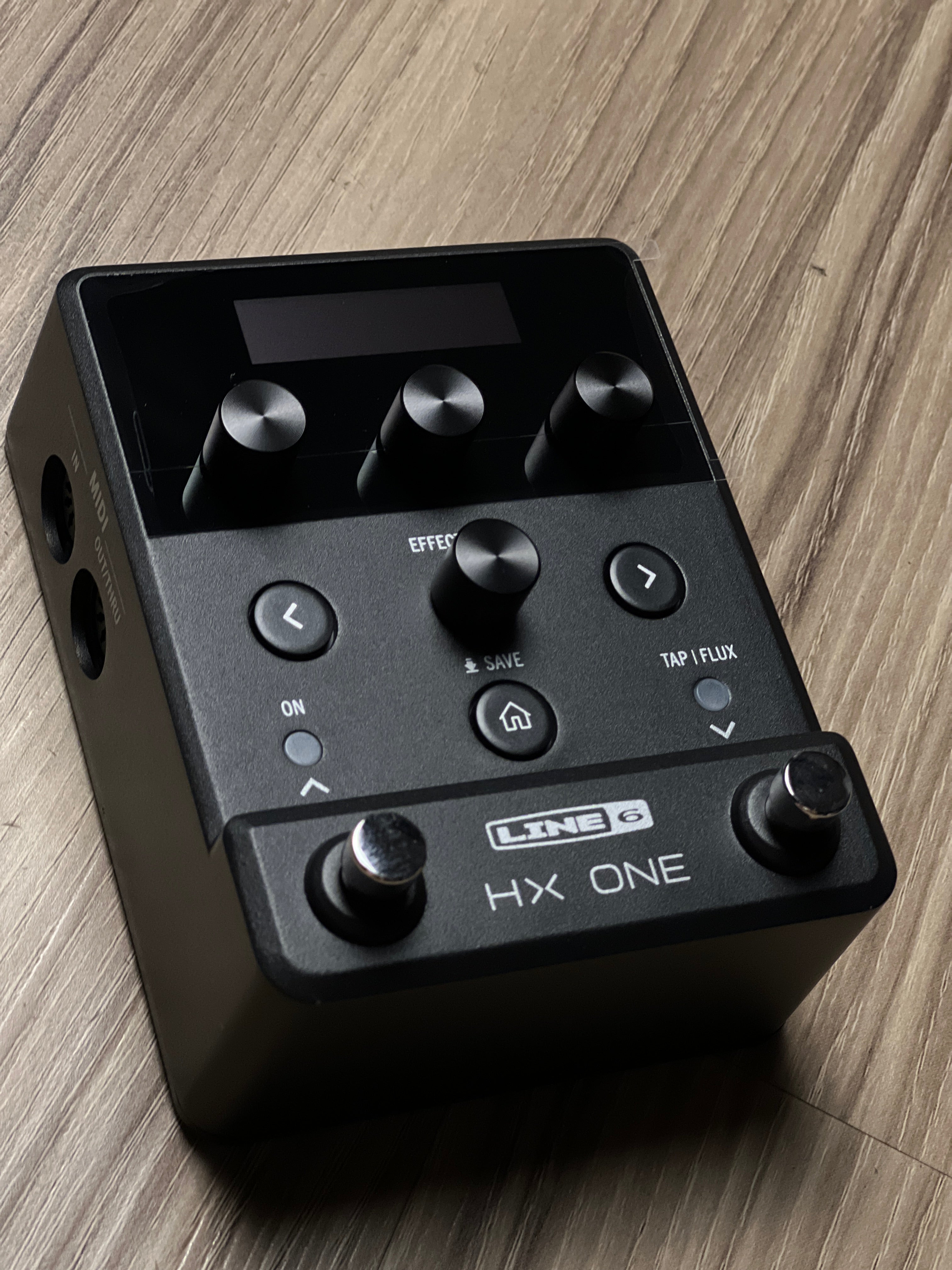 Line 6 HX One Guitar Multi-effects Floor Processor – nafiriguitar.com