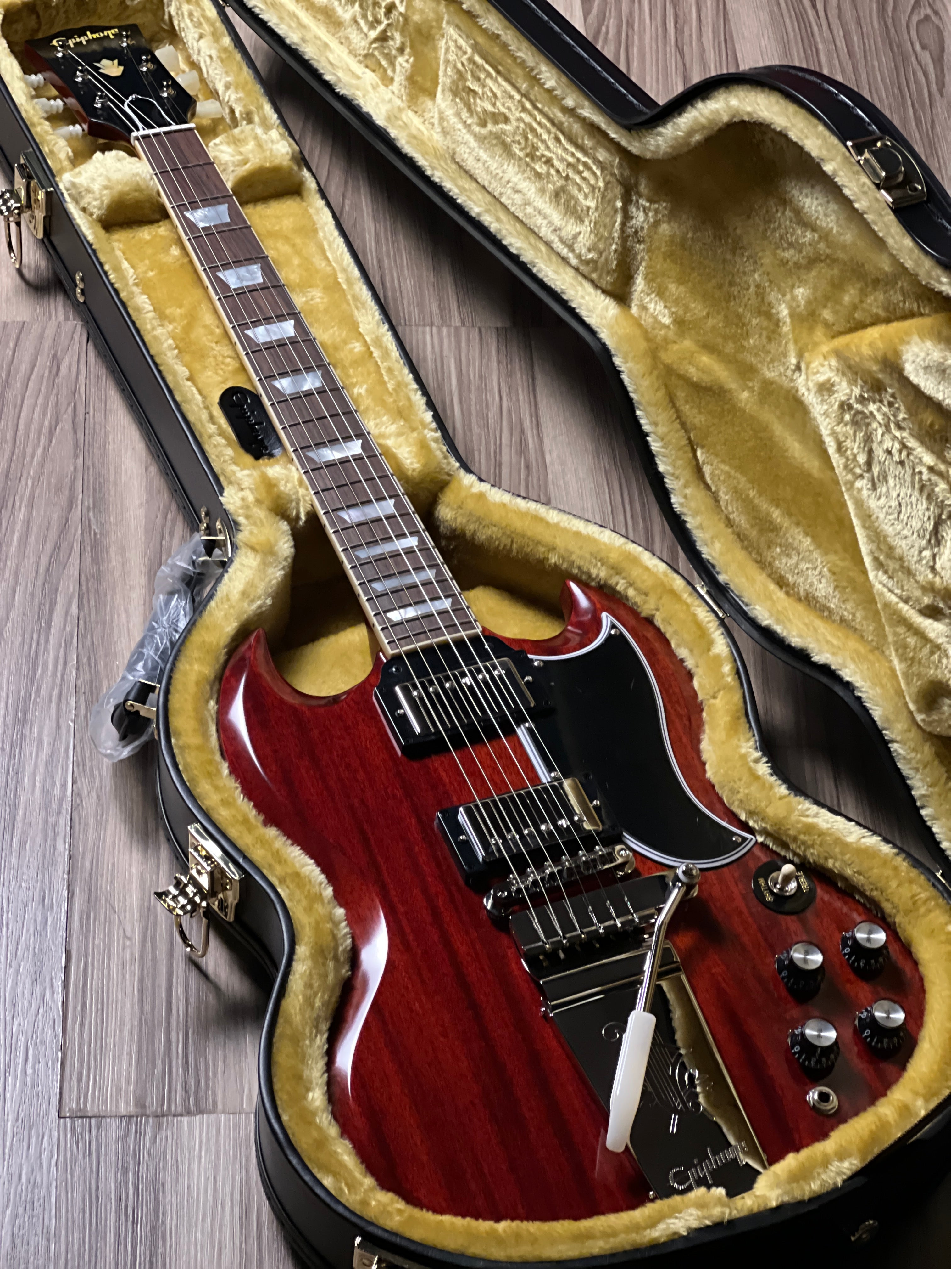 Epiphone 1964 SG Standard with Maestro Vibrola Reissu in Cherry