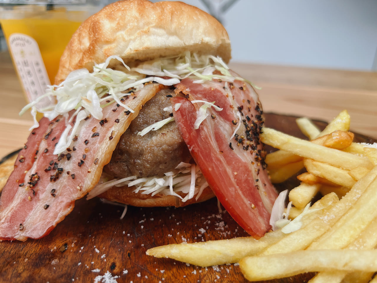 奈良市】近鉄奈良駅から車で5分の場所にオープン。「はるキチ」の肉汁