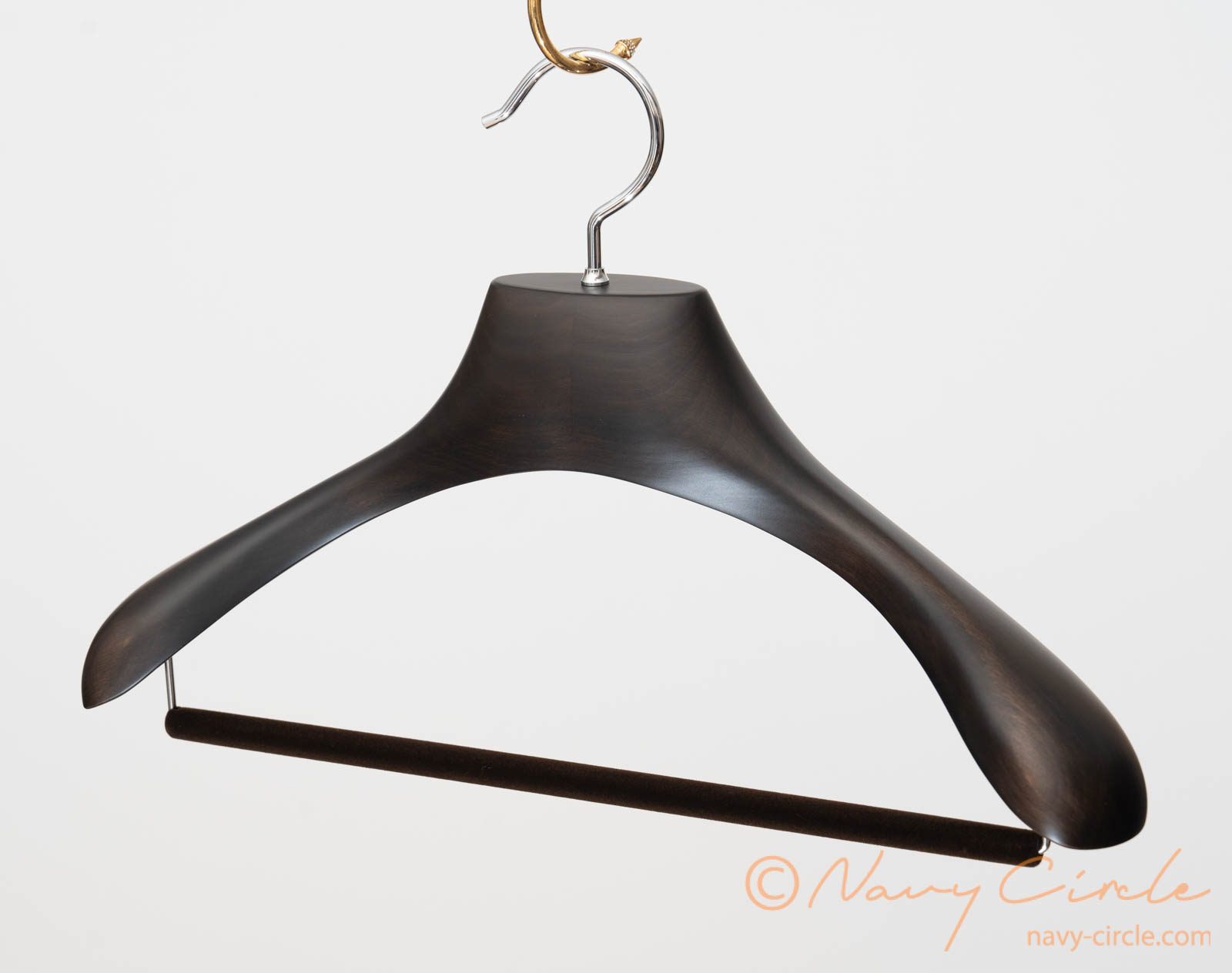 フォトレビュー】NAKATA HANGERの高級ハンガー3モデルを比較 | Navy Circle