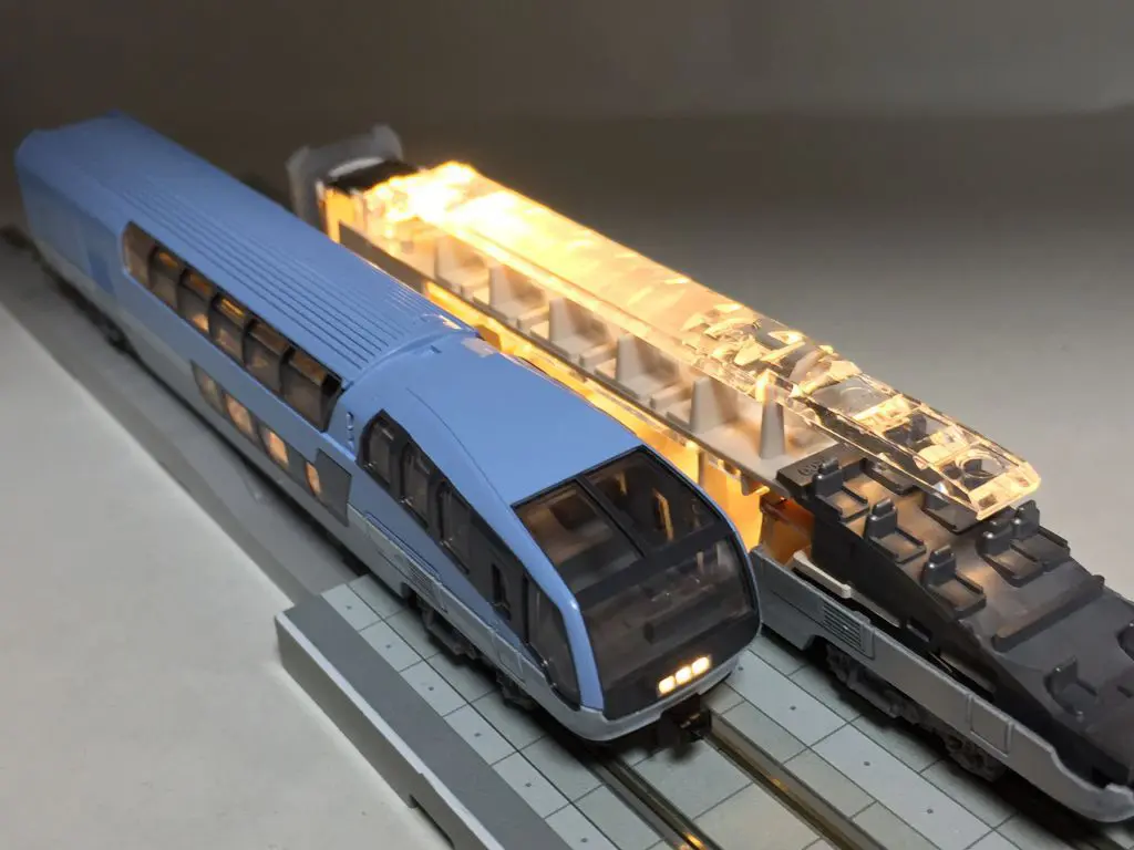 251系「スーパービュー踊り子」登場時色を弄る。その3室内灯 KATO 10