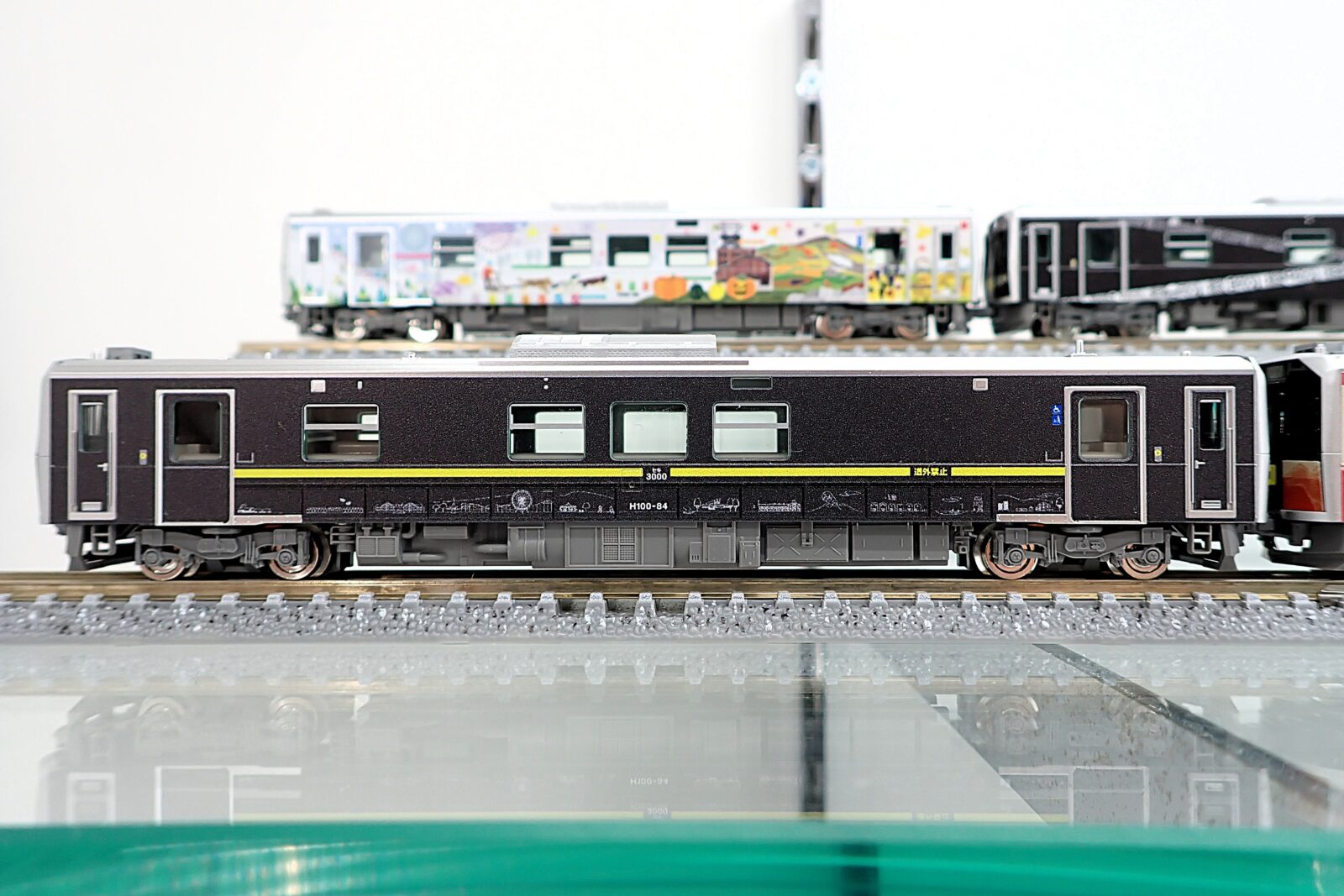 TOMIX JR H100形ディーゼルカー（室蘭線・日高線ラッピング車）セット