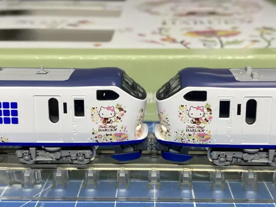 281系（ハローキティ はるか・Ougi）が入線しました。 TOMIX 97208 3両