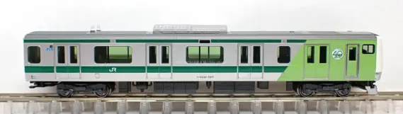 E233系7000番台 埼京線開業40周年記念ラッピング 先頭車（ハエ117編成