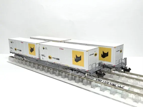 コキ107-1843・UV51A-38000番台 新塗装・ヤマト運輸コンテナが入線しま
