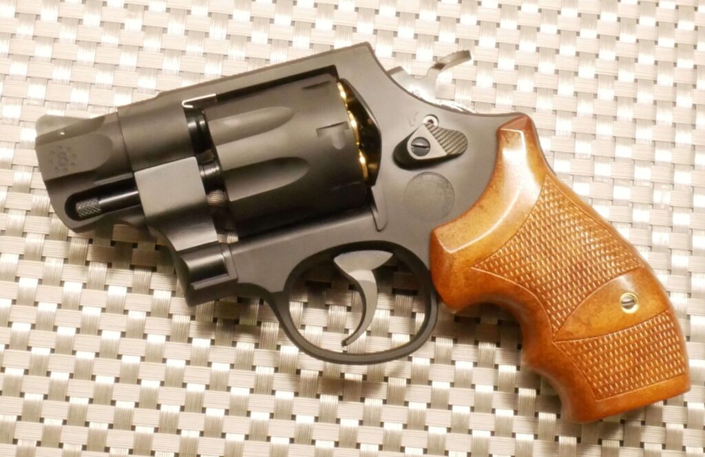 タナカワークスのM327 R8 2inch Ver2 モデルガンのレビューです