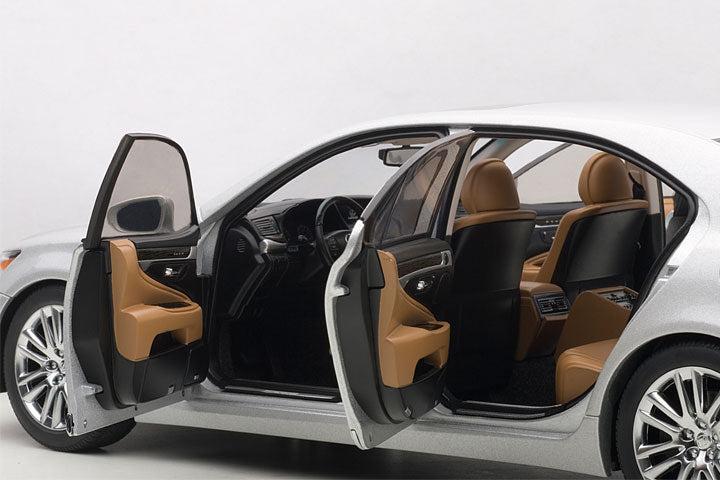 1/18 AUTOART 78841 Lexus LS600hL (Sonic Silver) – Network Shuttle