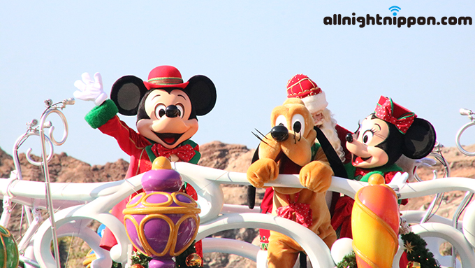 東京ディズニーシーで、クリスマスイベントがスタート！雪が舞う初演出